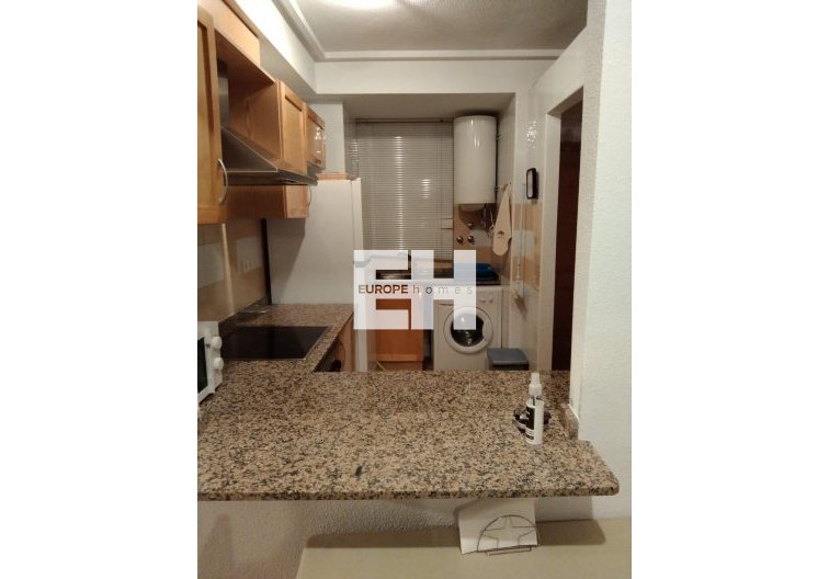 Segunda mano - Apartamento  - Torrevieja - Parque Acuático - Sector 25