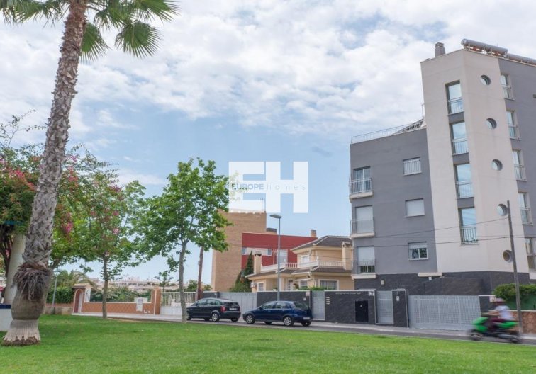 Segunda mano - Apartamento  - Torrevieja - Estacion De Autobuses