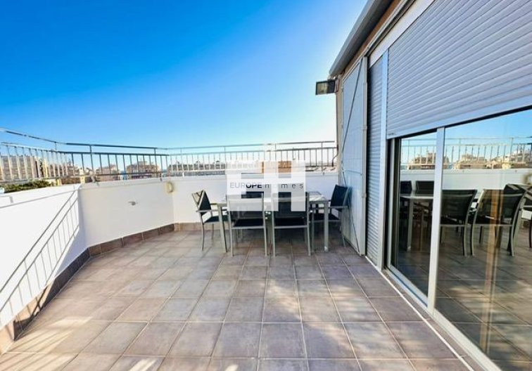 Segunda mano - Apartamento  - Torrevieja - Estacion De Autobuses