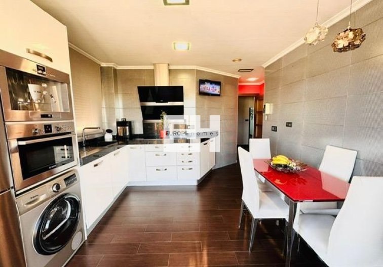 Segunda mano - Apartamento  - Torrevieja - Estacion De Autobuses
