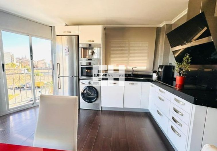 Segunda mano - Apartamento  - Torrevieja - Estacion De Autobuses