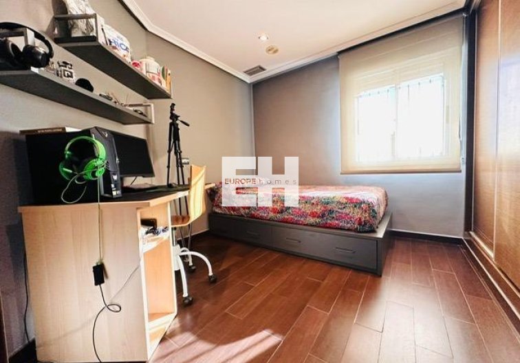 Segunda mano - Apartamento  - Torrevieja - Estacion De Autobuses