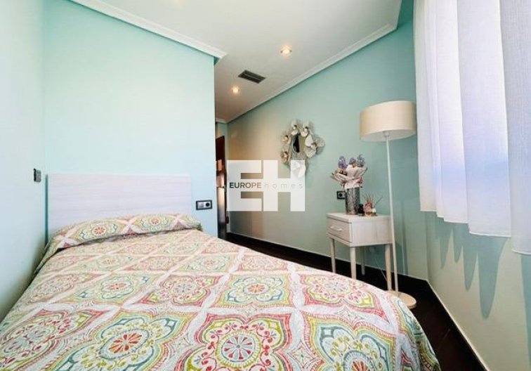Segunda mano - Apartamento  - Torrevieja - Estacion De Autobuses