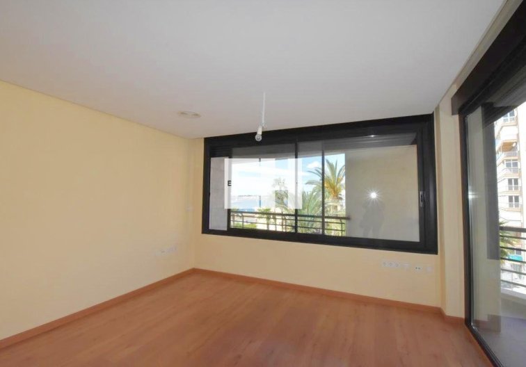 Segunda mano - Apartamento  - Torrevieja - Centro - Muelle Pesquero