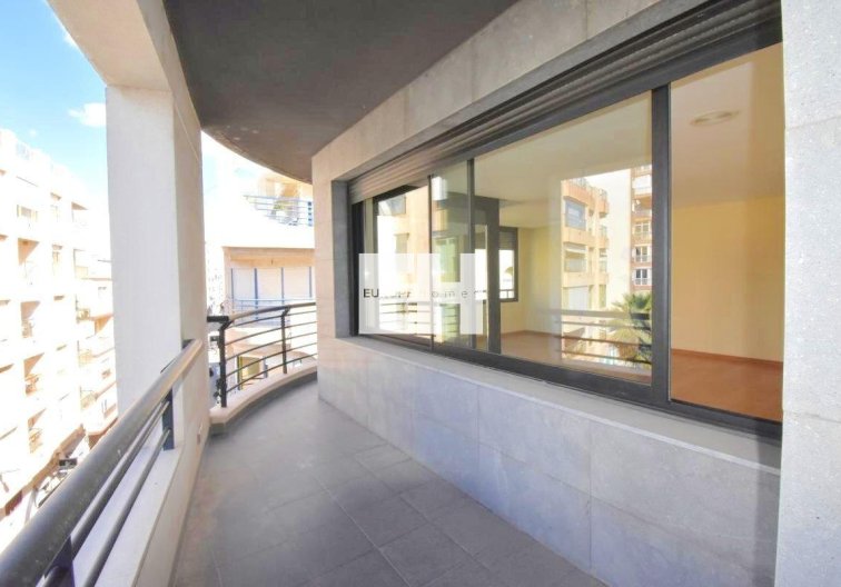 Segunda mano - Apartamento  - Torrevieja - Centro - Muelle Pesquero