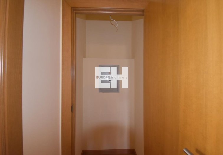 Segunda mano - Apartamento  - Torrevieja - Centro - Muelle Pesquero