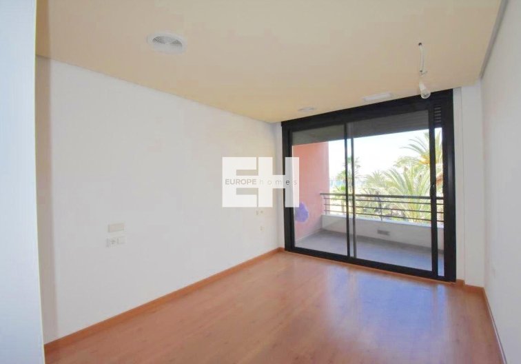 Segunda mano - Apartamento  - Torrevieja - Centro - Muelle Pesquero