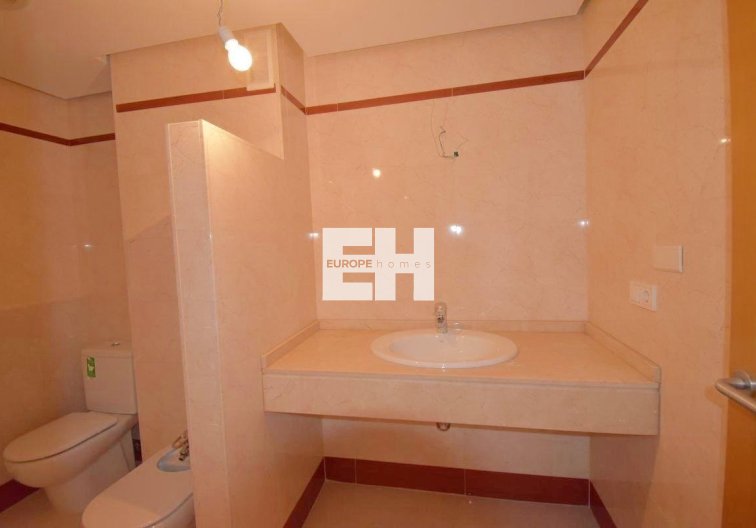 Segunda mano - Apartamento  - Torrevieja - Centro - Muelle Pesquero