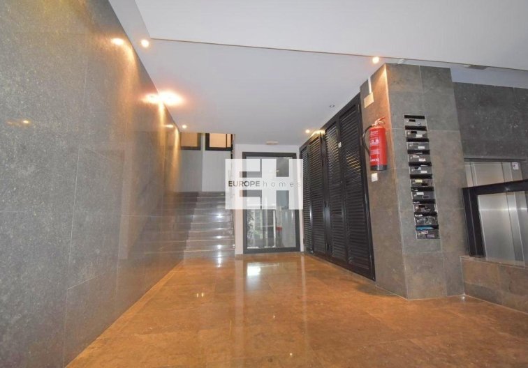 Segunda mano - Apartamento  - Torrevieja - Centro - Muelle Pesquero