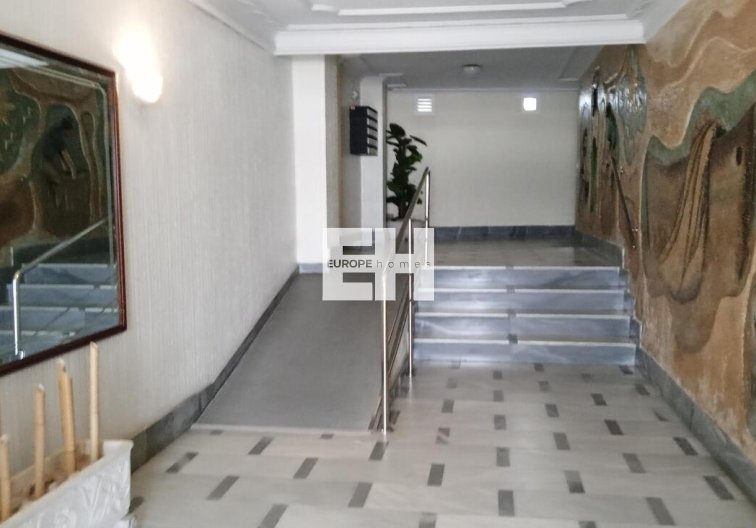 Segunda mano - Apartamento  - Torrevieja - PLAYA LOS LOCOS