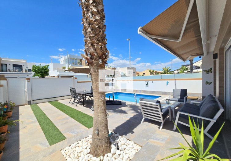 Resale - villa - Pilar de la Horadada - Costa Blanca