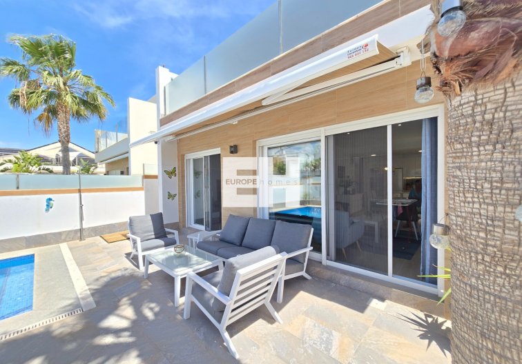 Resale - villa - Pilar de la Horadada - Costa Blanca