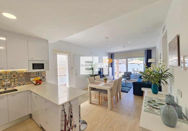 Resale - villa - Pilar de la Horadada - Costa Blanca