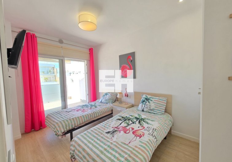 Resale - villa - Pilar de la Horadada - Costa Blanca