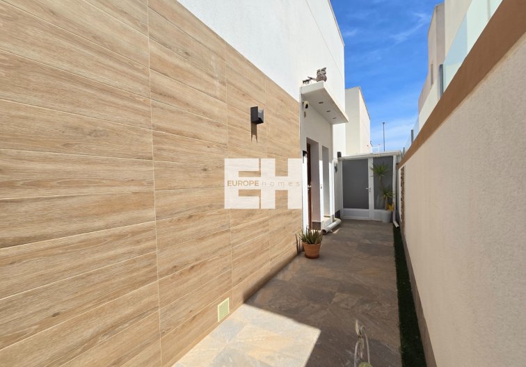 Resale - villa - Pilar de la Horadada - Costa Blanca