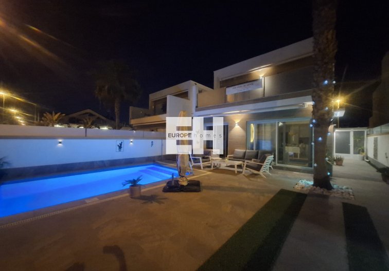 Resale - villa - Pilar de la Horadada - Costa Blanca