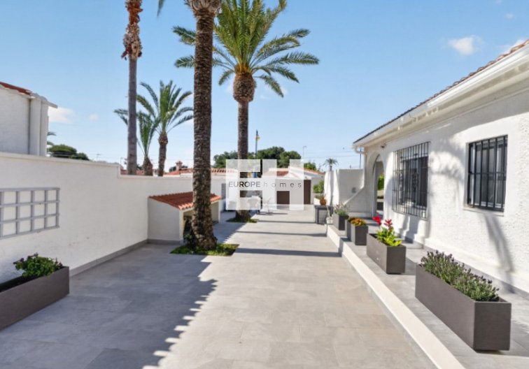 Segunda mano - villa - Torrevieja - Costa Blanca
