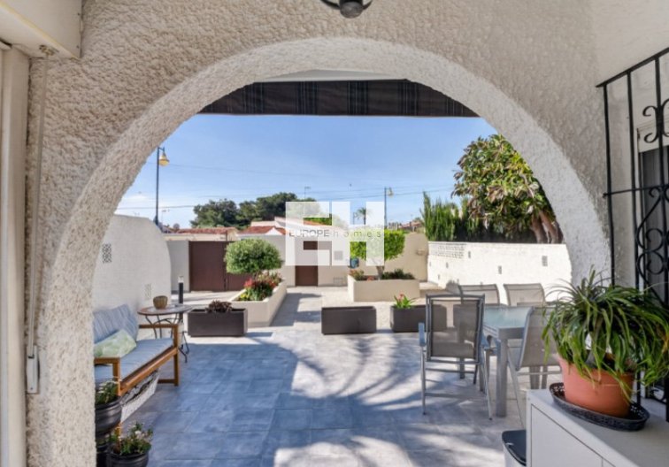 Segunda mano - villa - Torrevieja - Costa Blanca