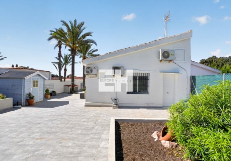 Segunda mano - villa - Torrevieja - Costa Blanca