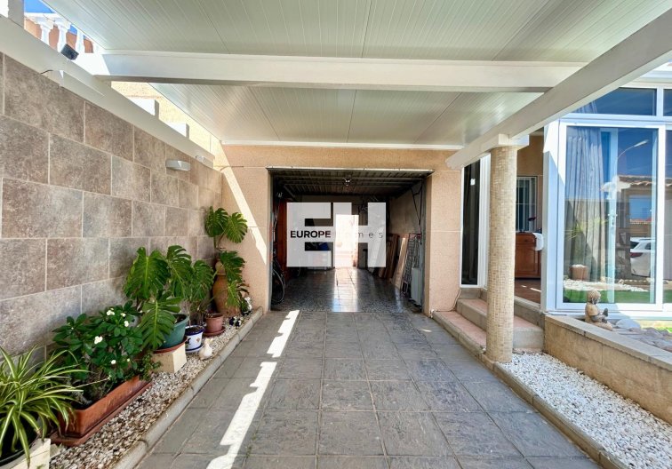 Segunda mano - villa - Torrevieja - San Luis