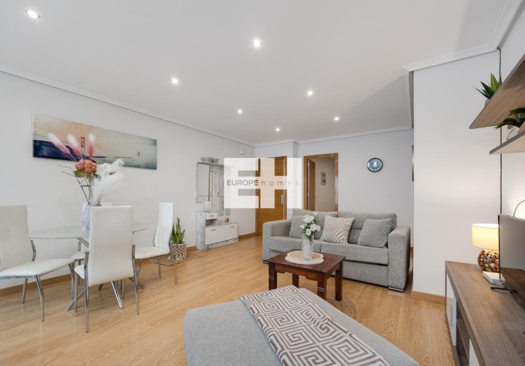Segunda mano - Apartamento  - Torrevieja - Centro