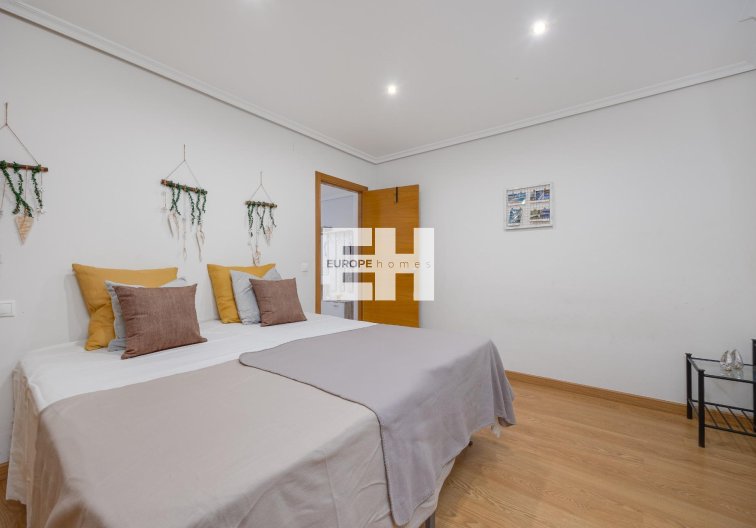 Segunda mano - Apartamento  - Torrevieja - Centro