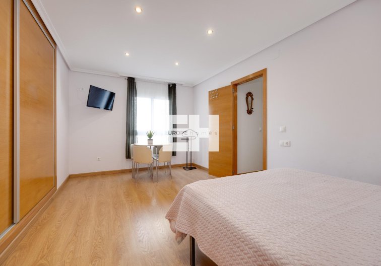 Segunda mano - Apartamento  - Torrevieja - Centro