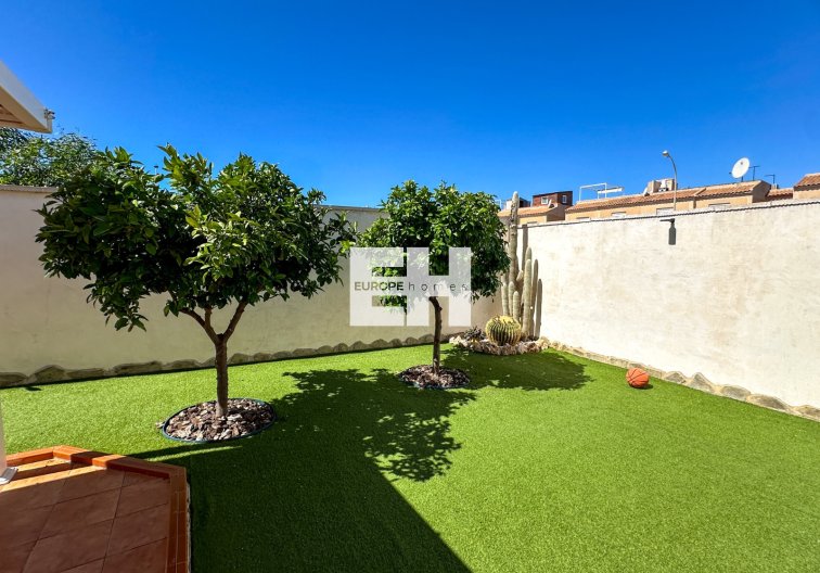 Segunda mano - villa - Torrevieja - Costa Blanca