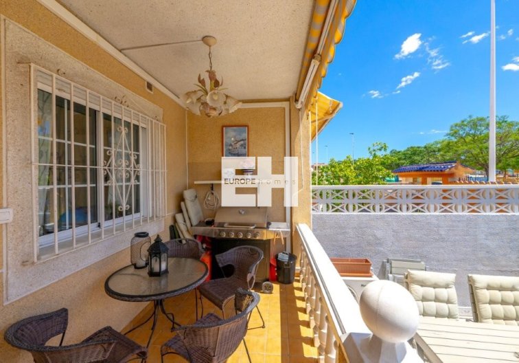 Segunda mano - town house - Torrevieja - Aguas Nuevas
