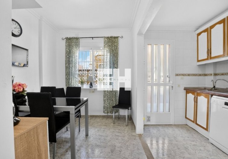 Segunda mano - town house - Torrevieja - Aguas Nuevas