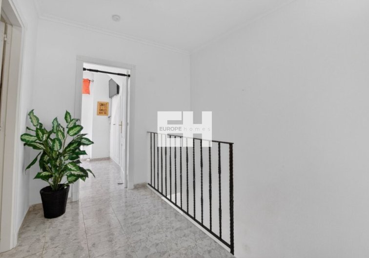 Segunda mano - town house - Torrevieja - Aguas Nuevas