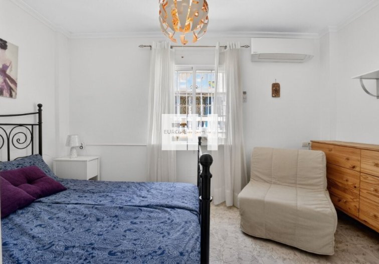 Segunda mano - town house - Torrevieja - Aguas Nuevas