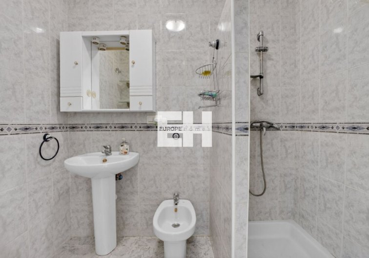 Segunda mano - town house - Torrevieja - Aguas Nuevas