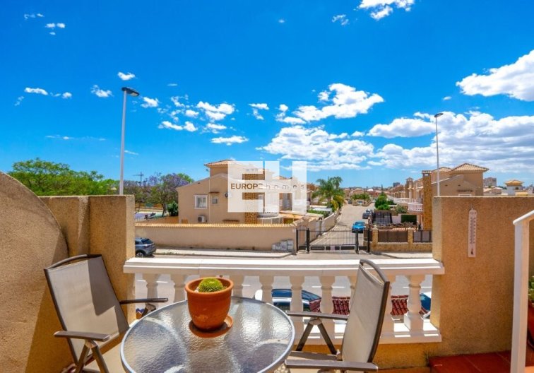 Segunda mano - town house - Torrevieja - Aguas Nuevas