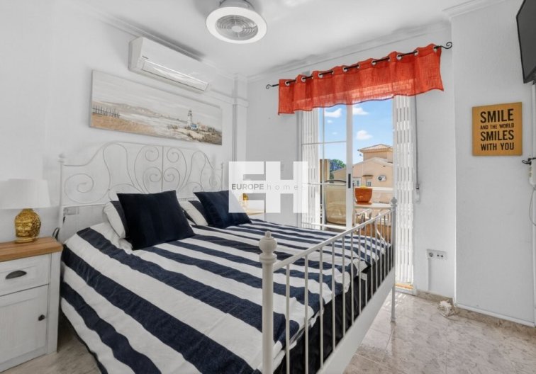 Segunda mano - town house - Torrevieja - Aguas Nuevas