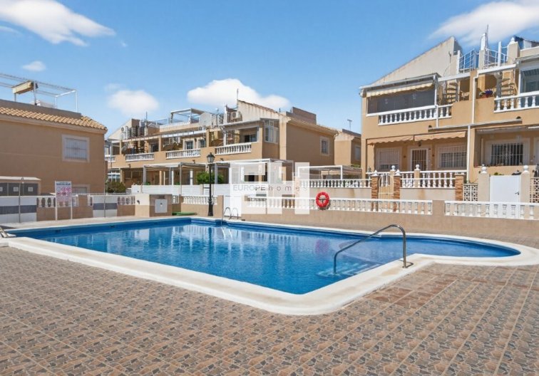 Segunda mano - town house - Torrevieja - Aguas Nuevas