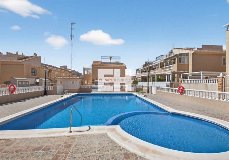 Segunda mano - town house - Torrevieja - Aguas Nuevas