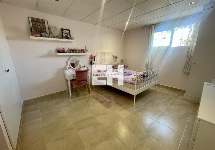 Segunda mano - villa - Urb. La Marina - Inland