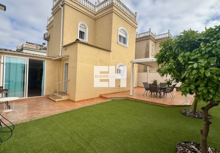 Segunda mano - villa - Torrevieja - Costa Blanca