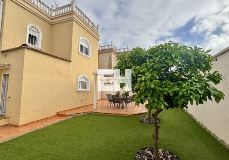 Segunda mano - villa - Torrevieja - Costa Blanca