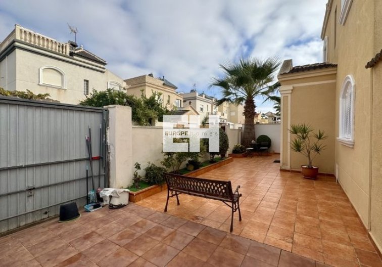 Segunda mano - villa - Torrevieja - Costa Blanca