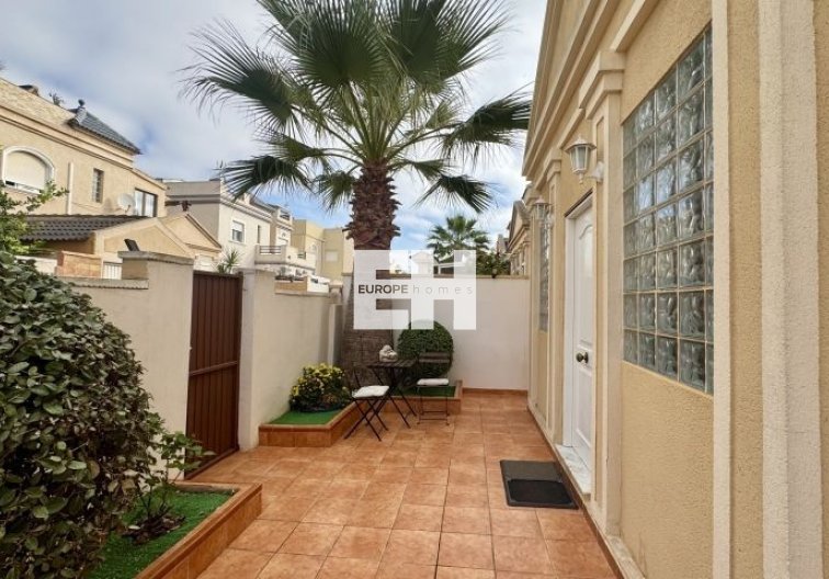 Segunda mano - villa - Torrevieja - Costa Blanca
