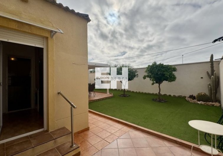 Segunda mano - villa - Torrevieja - Costa Blanca