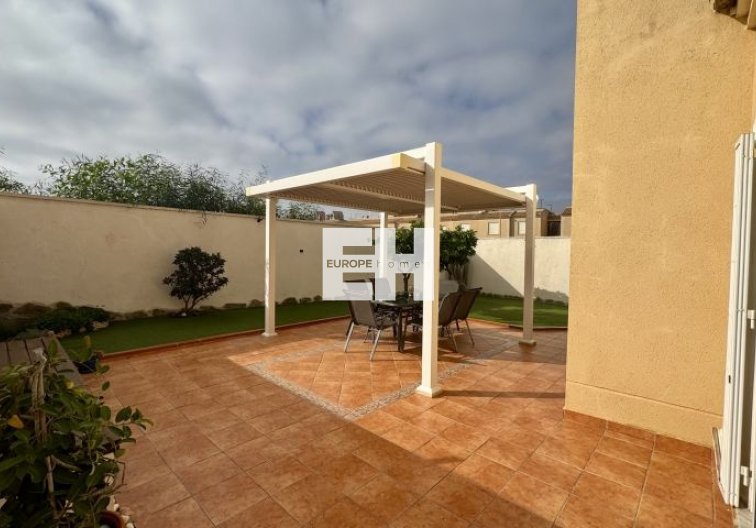 Segunda mano - villa - Torrevieja - Costa Blanca