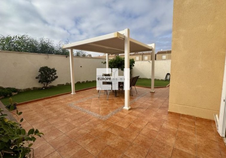 Segunda mano - villa - Torrevieja - Costa Blanca
