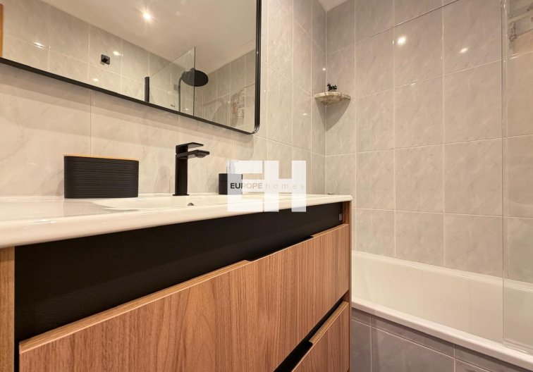Segunda mano - Apartamento  - Torrevieja - Centro