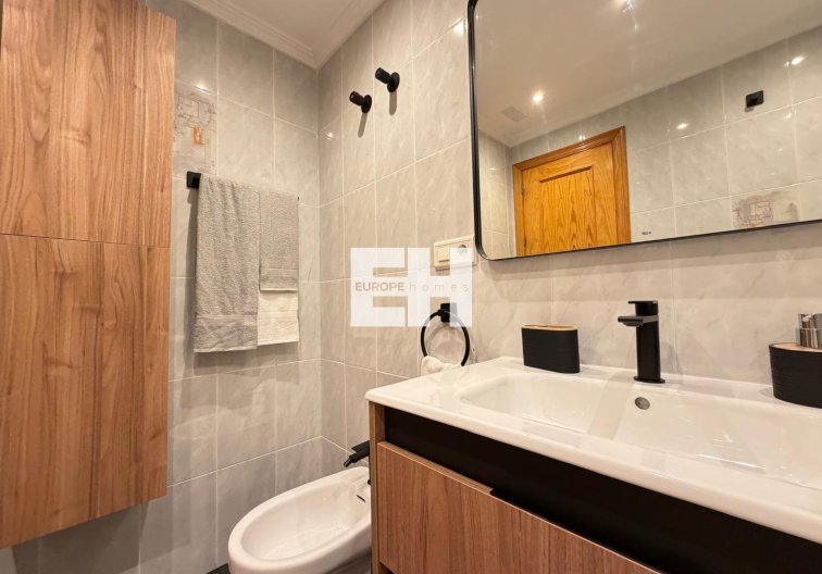 Segunda mano - Apartamento  - Torrevieja - Centro