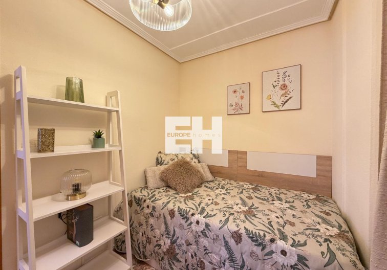 Segunda mano - Apartamento  - Torrevieja - Centro