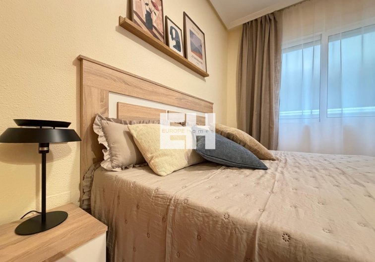 Segunda mano - Apartamento  - Torrevieja - Centro