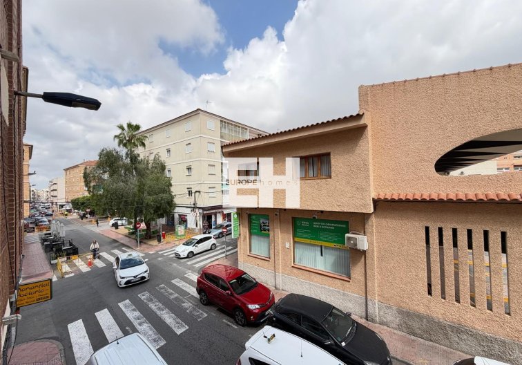 Segunda mano - Apartamento  - Torrevieja - Estacion De Autobuses